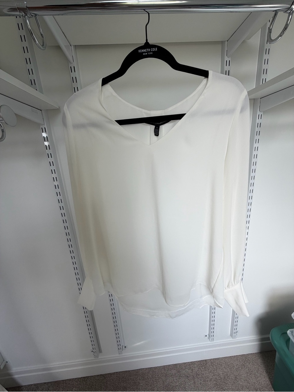 NWT White House Black Market Cream V-Neck Long Sleeve Blouse